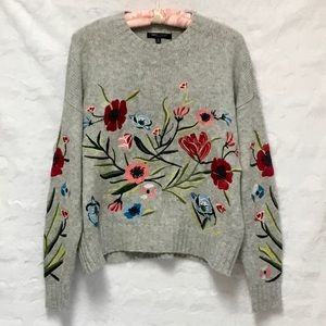 Romeo & Juliet Couture Floral Grey Sweater Medium